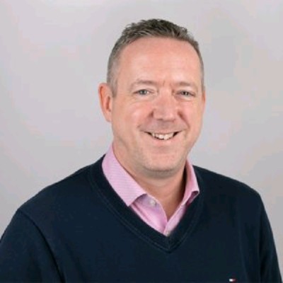 Simon R.